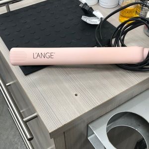 L’ange flat iron, 1 inch pink